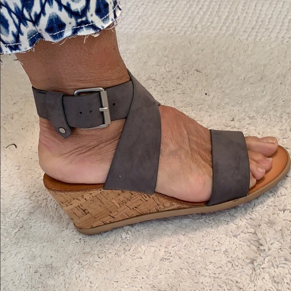 dv8 wedge sandals